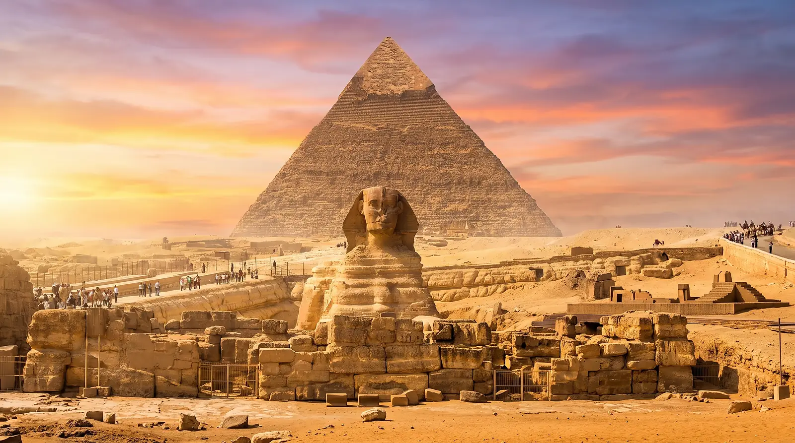 La Gran Esfinge y la pirámide de Kefrén en Giza al atardecer, Egipto
